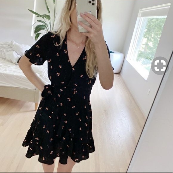 Xhilaration Dresses & Skirts - EUC Xhilaration Ruffle Faux Wrap Cherry dress xs